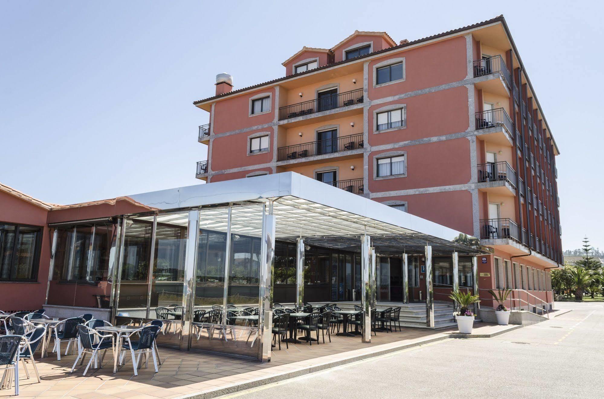 Hotel Delfin Azul Playa de la Lanzada Exterior photo